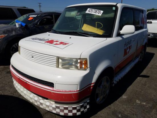 2004 Toyota Scion xB White, front left view