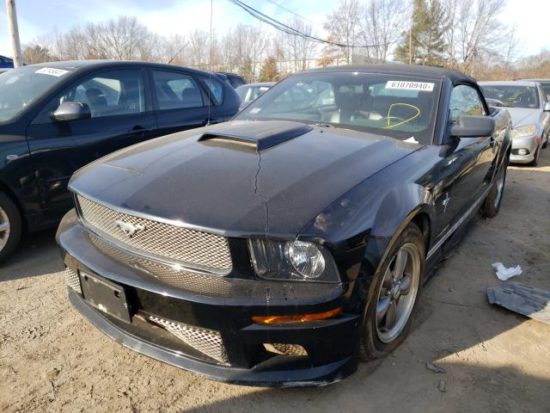 2005 Ebony Black Ford Mustang GT front left view